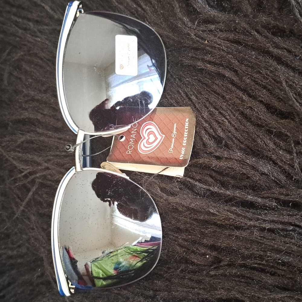 Nwt ROMANCE Sunglasses